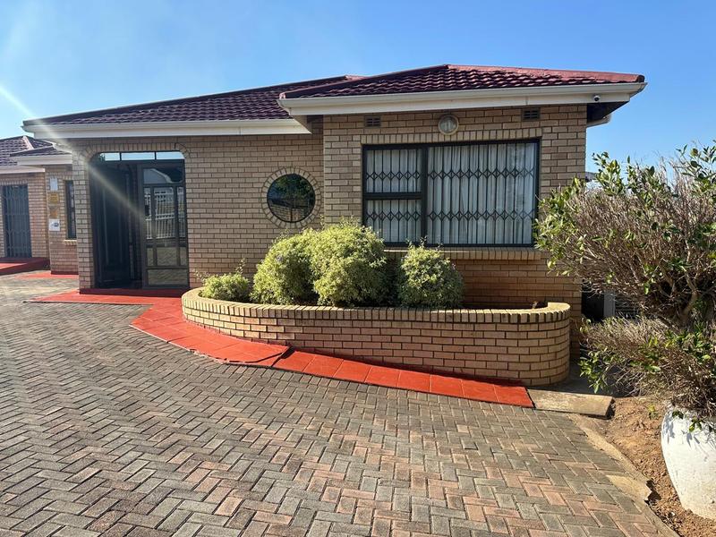 To Let Commercial Property for Rent in Southernwood Eastern Cape